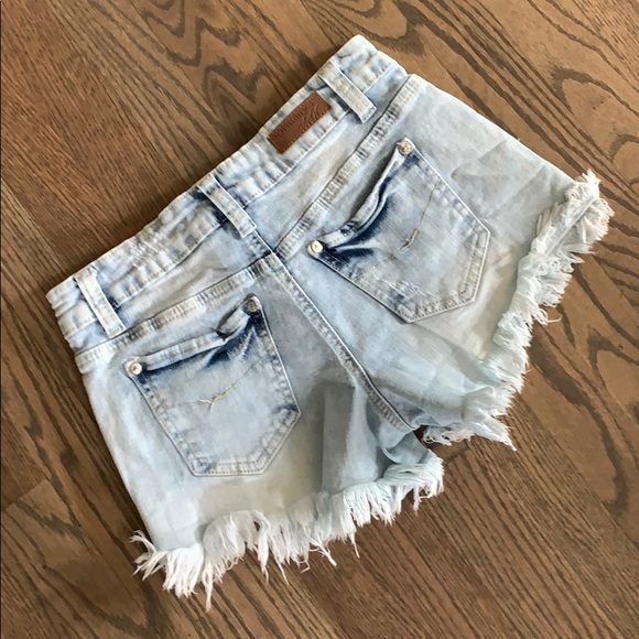 Harmony&Havoc embroidered cutoffs - Picture 3 of 6